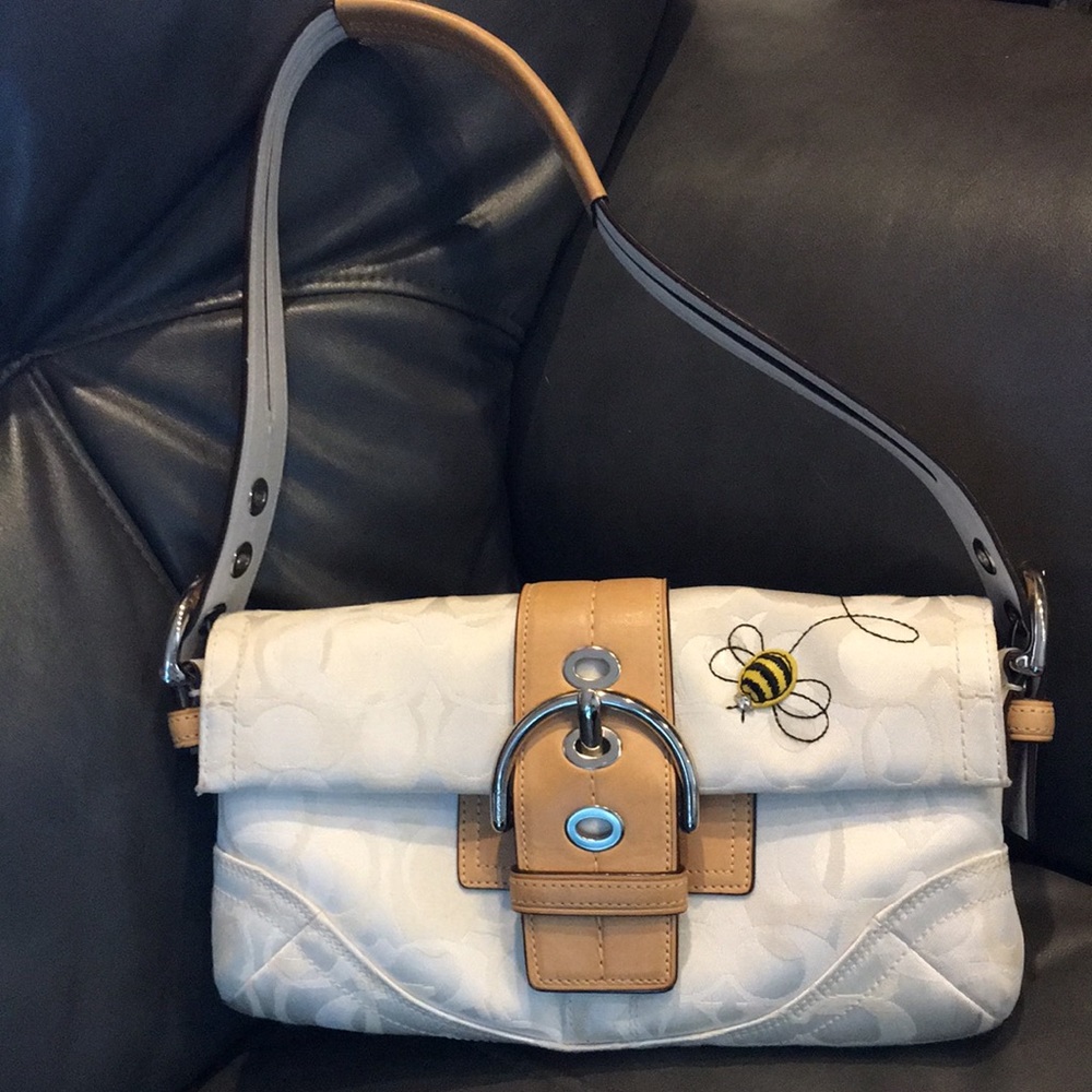 Coach shoulder bag 🐝
